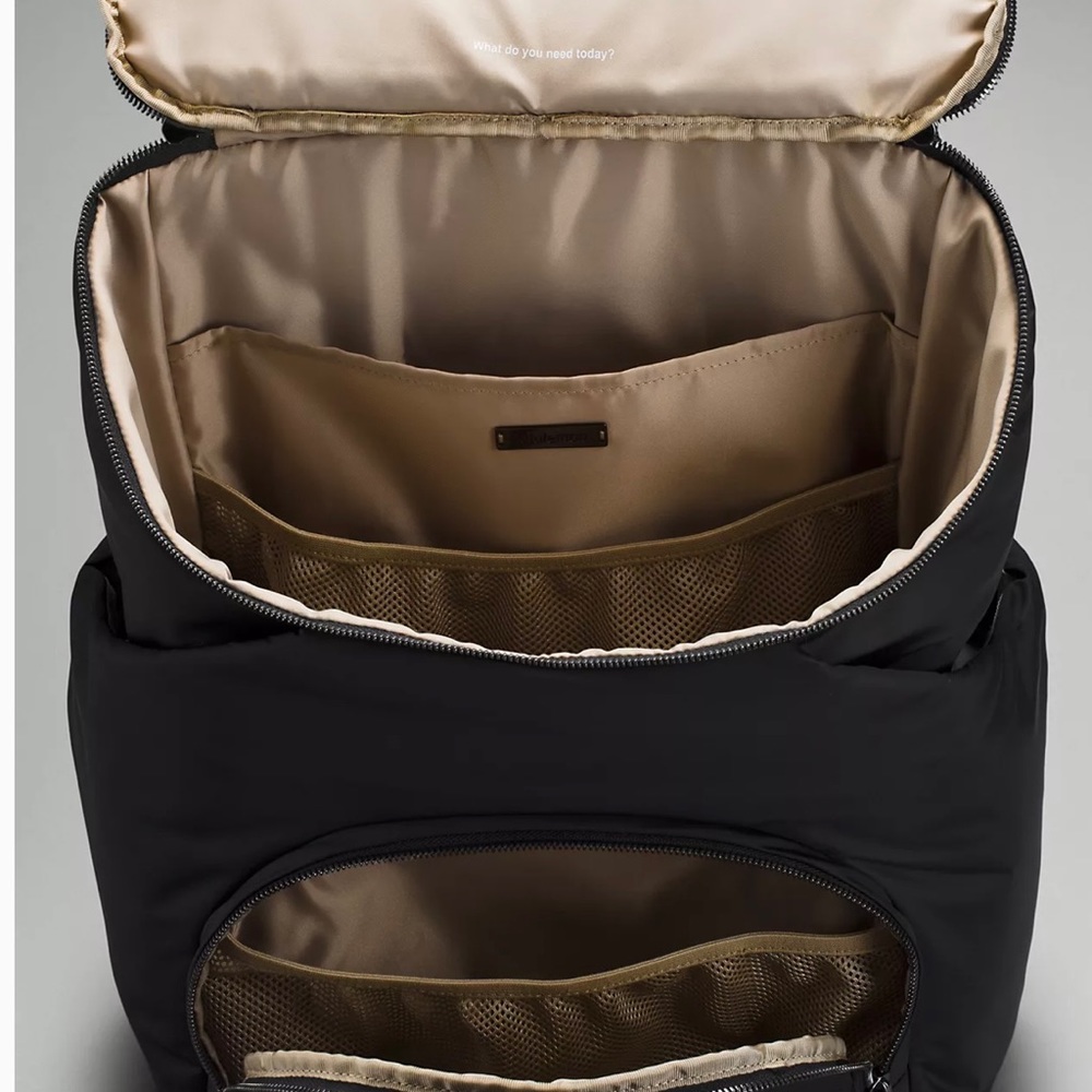 Brand new Lululemon New Parent Backpack Diaperbag 17L NWT. Can ship TODAY! - Picture 7 of 10